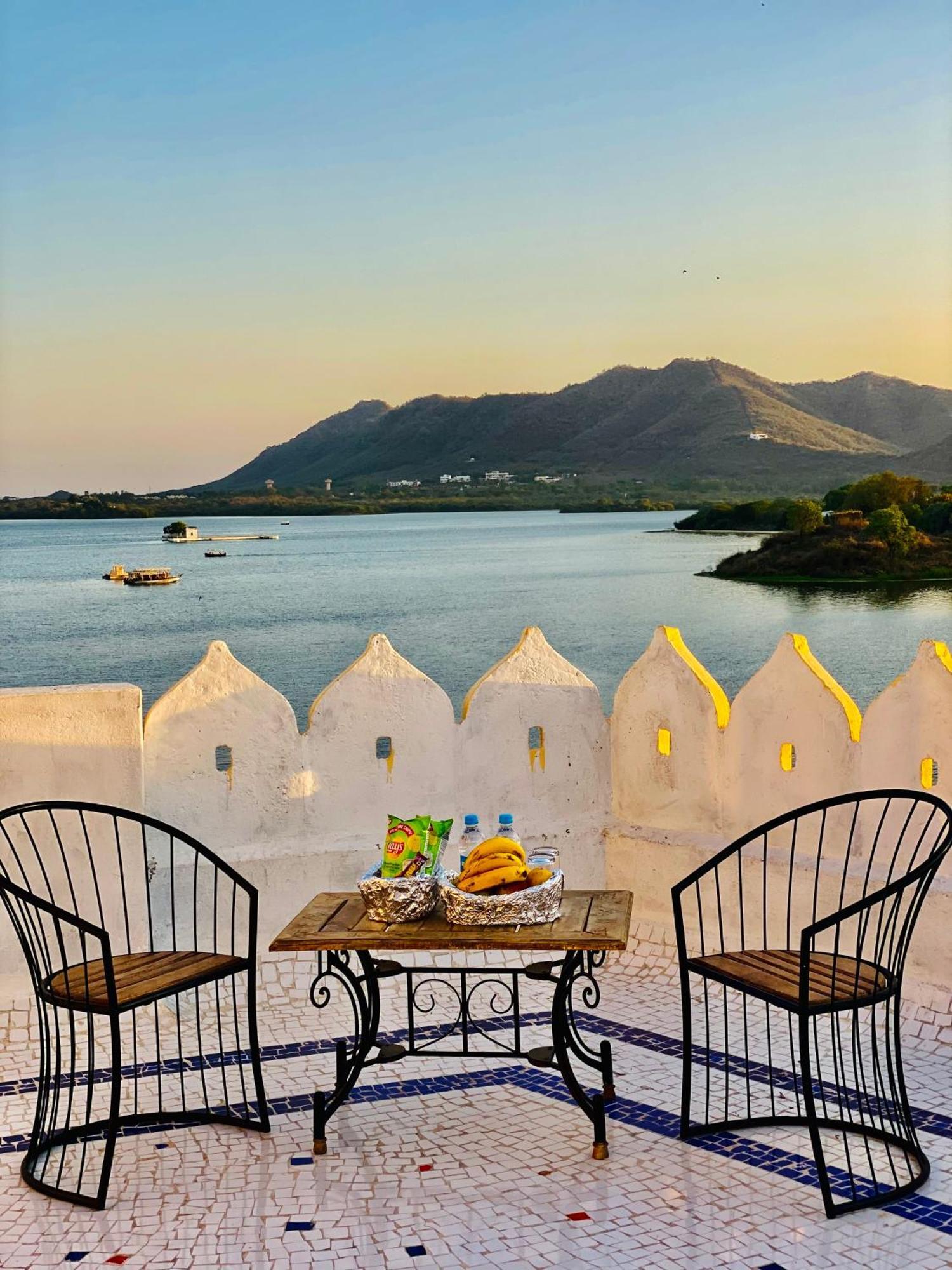 Hotel Vallabh A Lake Facing Balcony Ουνταϊπούρ Εξωτερικό φωτογραφία